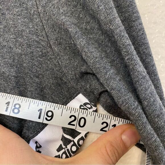 Adidas woman’s cropped long sleeve stripe logo gray crew neck top-M - Picture 5 of 5